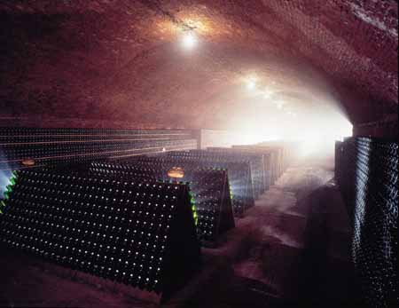 Una suggestiva immagine delle cantine Contratto di Canelli, insieme con quelle Bosca, Coppo e Gancia sono le cosiddette Cattedrali Sotterranee, tassello del progetto Unesco che ha al centro i paesaggi vitivinicoli piemontesi 